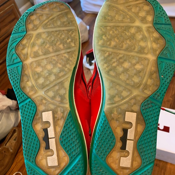 Nike Lebron 9 Low Liverpool Shoes - Picture 6 of 8